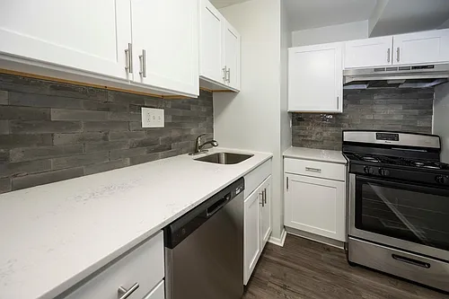 Tomlinson Court Apartments Photo 1