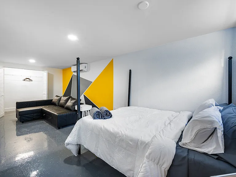 725 NE 7th St #B — Photo 7