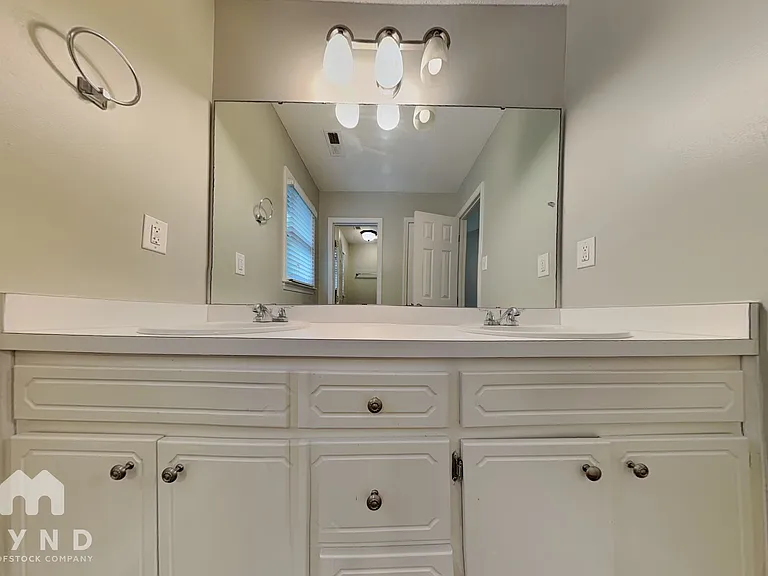 613 Jordan Ridge Ln — Photo 12