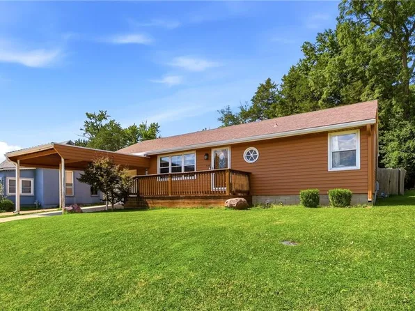 304 2nd St, Smithville, MO 64089