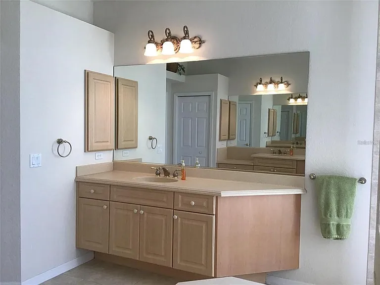 1292 W Hillsborough Blvd — Photo 17