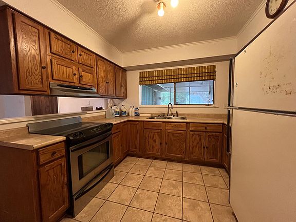 3rd image of 6524 Meadow Ridge Ln