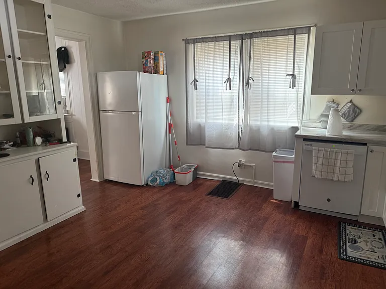 98 12th St #1 — Photo 3
