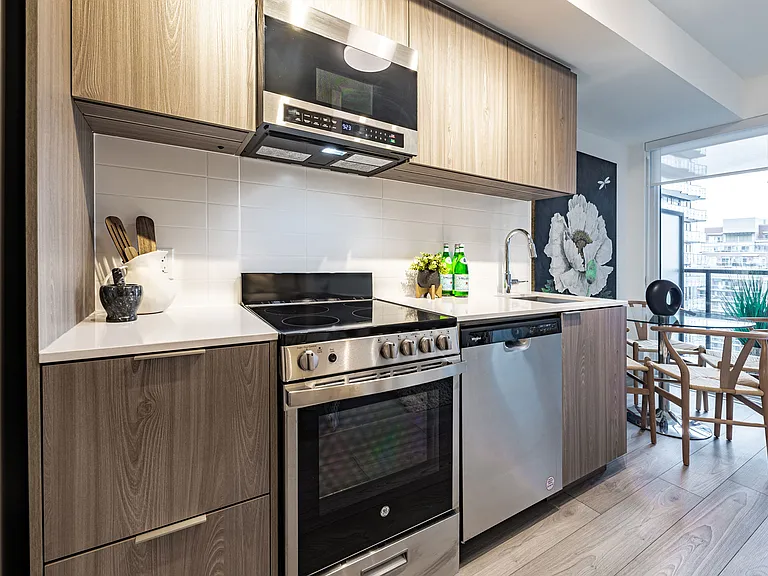 223 Redpath Ave — Photo 45