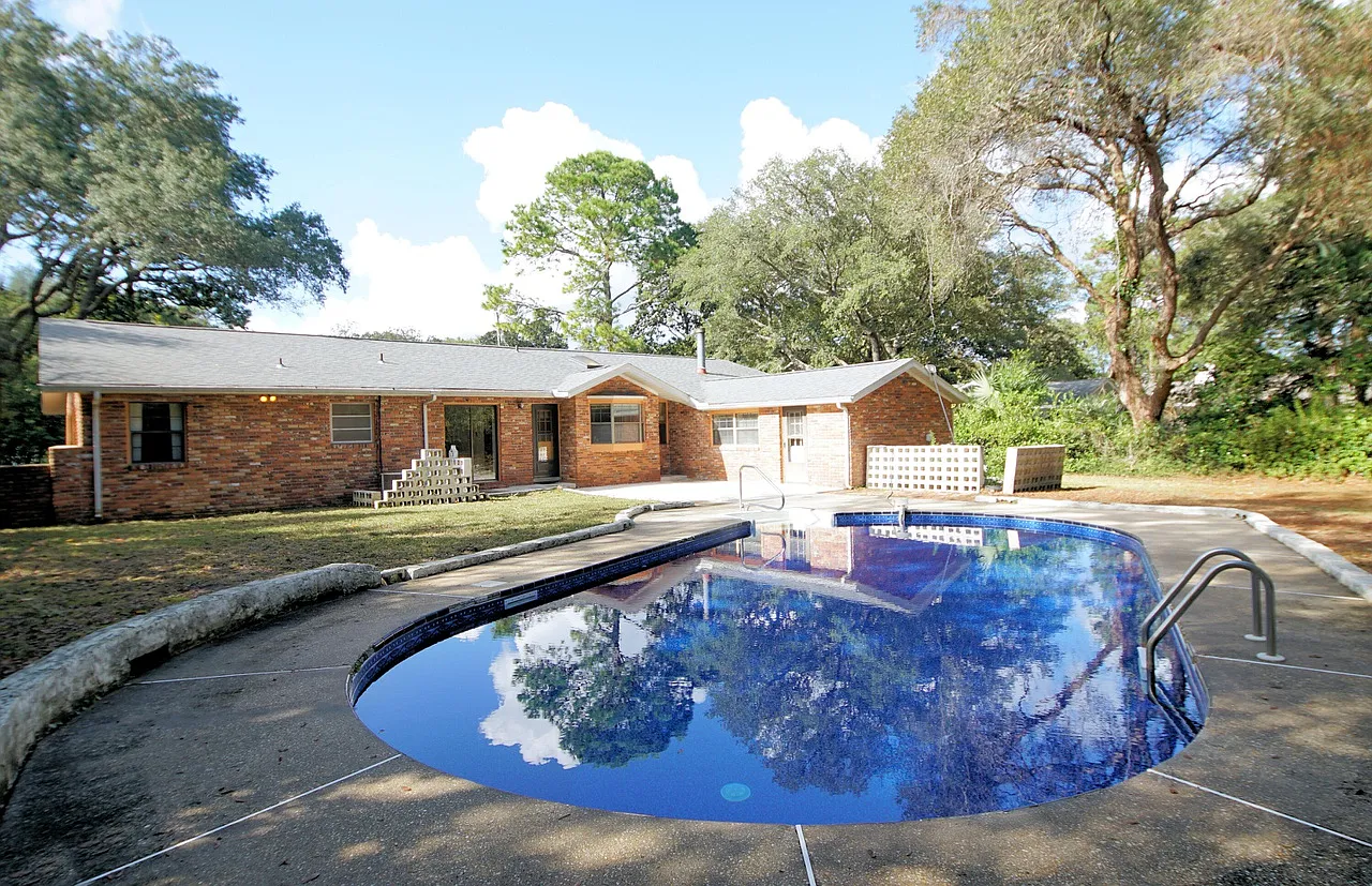 4 bed, 2843 sqft, $2,800 — Photo 1