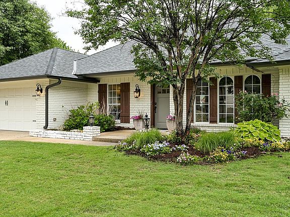3rd image of 3926 Warwick Dr