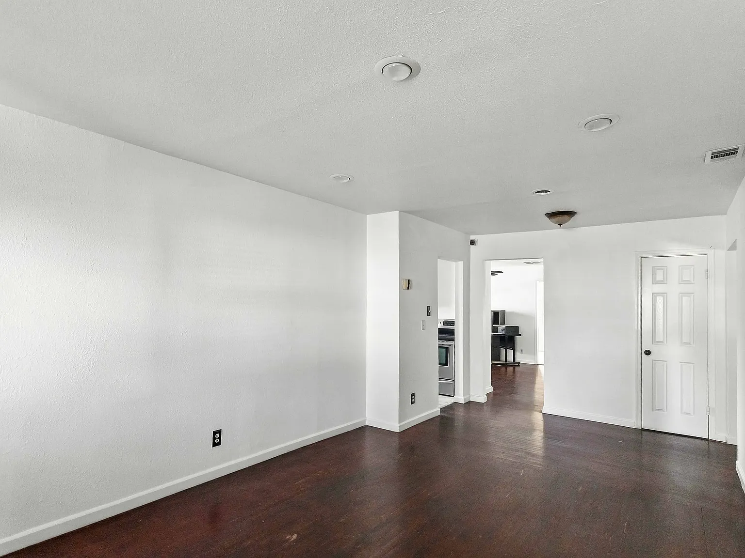 2 bed, 2200 sqft, $2,500 — Photo 4