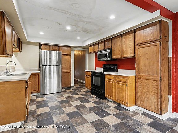 2nd image of 187 Calhoun St