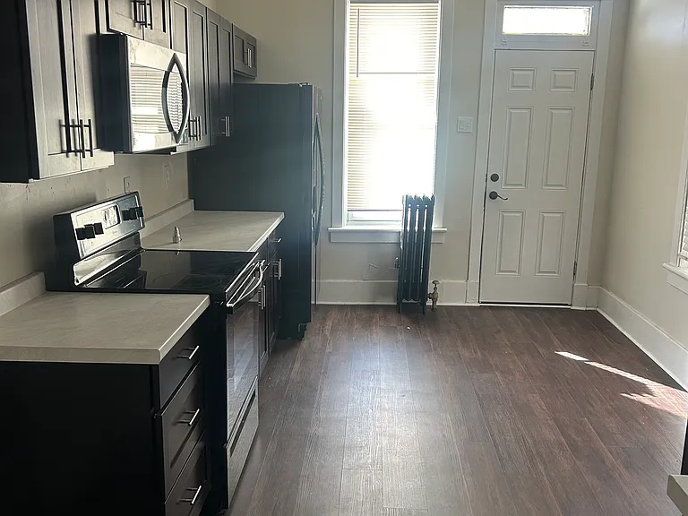 2436 Jefferson St — Photo 2