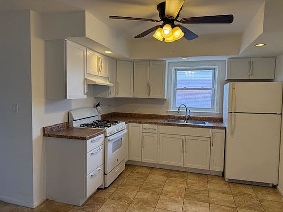5th image of 1105 Holiday Ln Unit 20