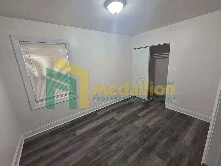 9341 S Parnell Ave — Photo 8
