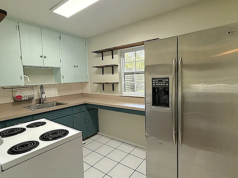 3000 Knollwood Cir — Photo 12