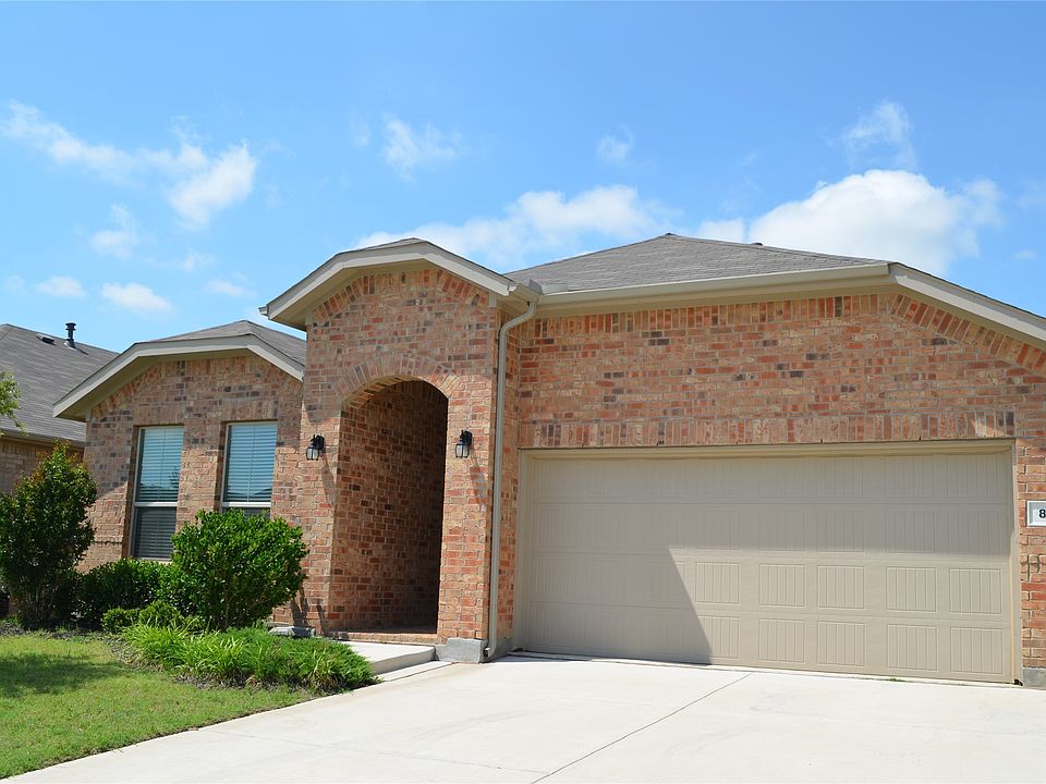 1st image of 825 Blackhorse Trl