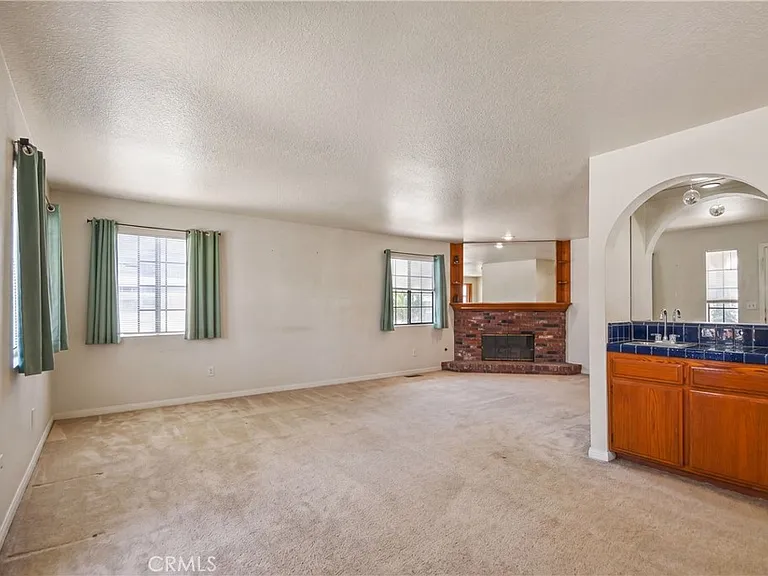 1052 Belmont Ave #A — Photo 2