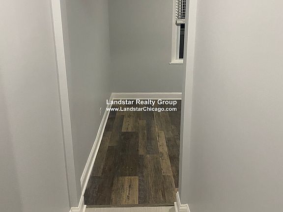 3rd image of 1110 W Glenlake Ave #2