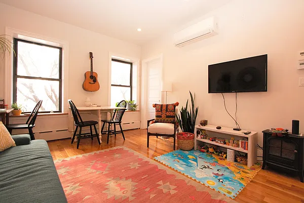 Rented by R New York | media 40