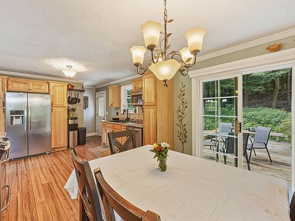 5th image of 1190 Huntington Road