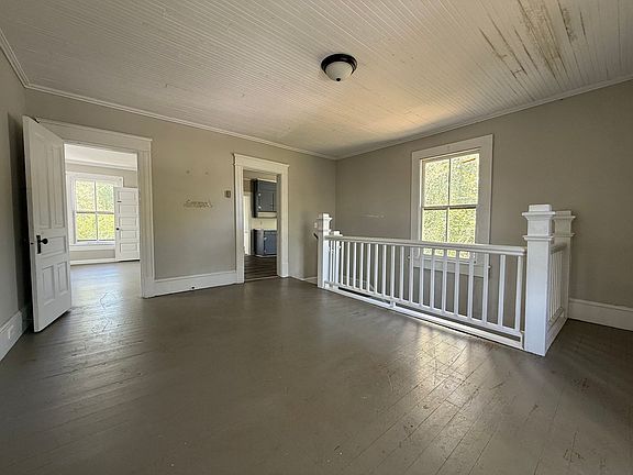 2nd image of 591 High St APT B