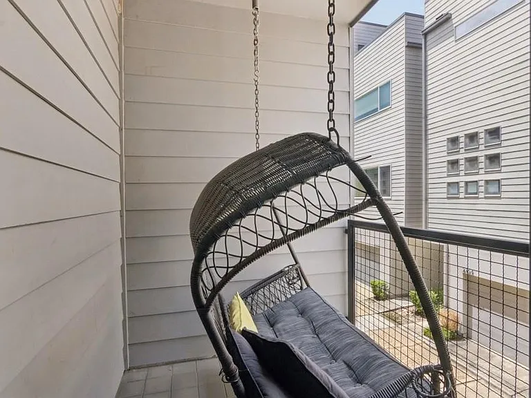 2376 Commerce St — Photo 19