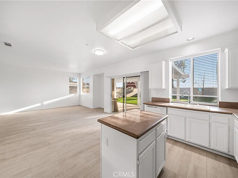 6766 Royal Crest Ct — Photo 15