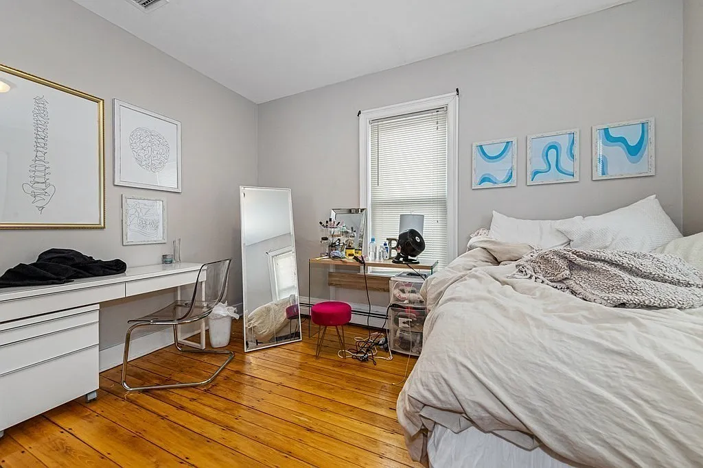 5 bed, 999 sqft, $6,300 — Photo 2