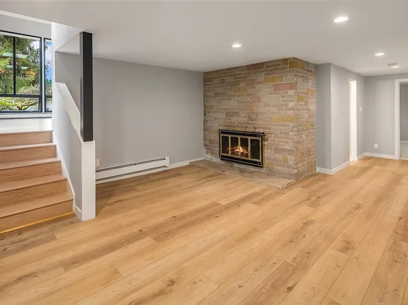 3039 Hunts Point Cir, Hunts Point, WA 98004
