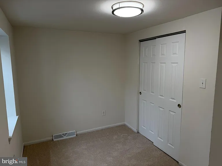 518 E 12th St — Photo 12