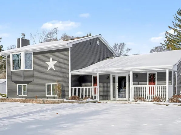 421 E Hillcrest St, Alma, MI 48801