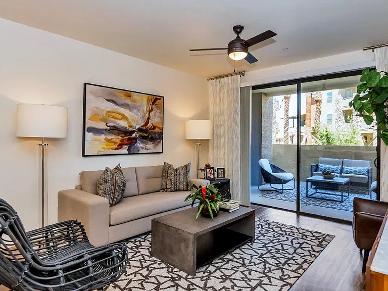 Noria Robson Luxury Apartments — Photo 41