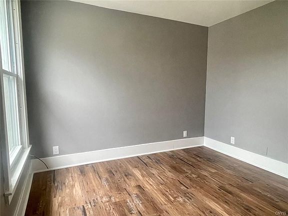 5th image of 52 Whitesboro St