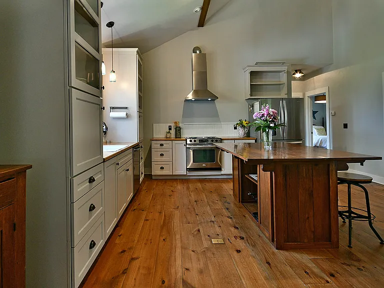 101 N Henderson Rd — Photo 17