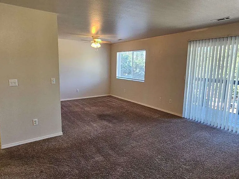 300 Indian Trail Ct — Photo 5