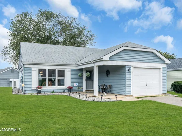 36 Westgate Place, Manchester, NJ 08759