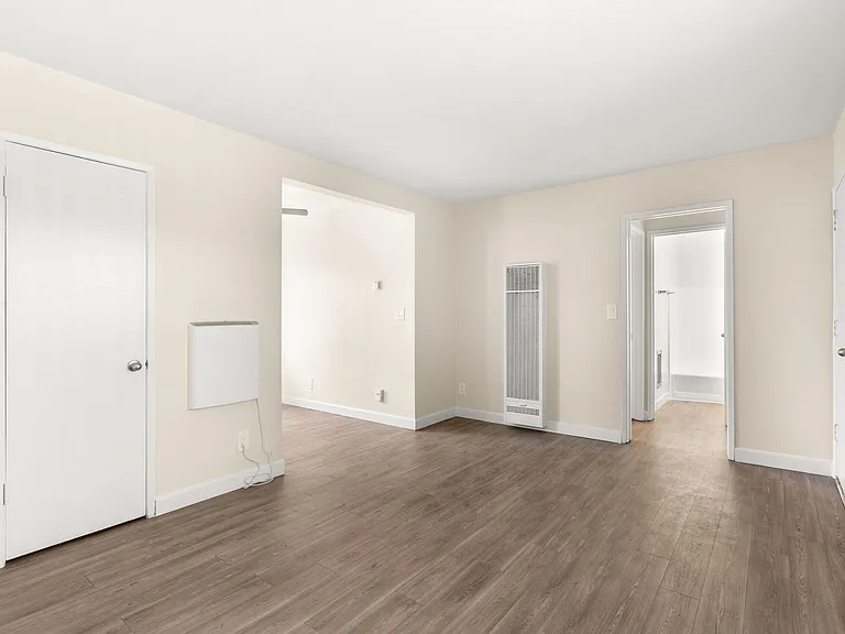 Linden Court Apartments — Photo 18
