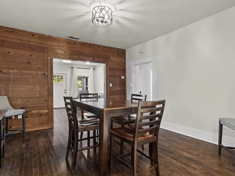330 E Myrtle St — Photo 5