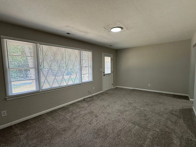 296 Decatur Dr — Photo 5