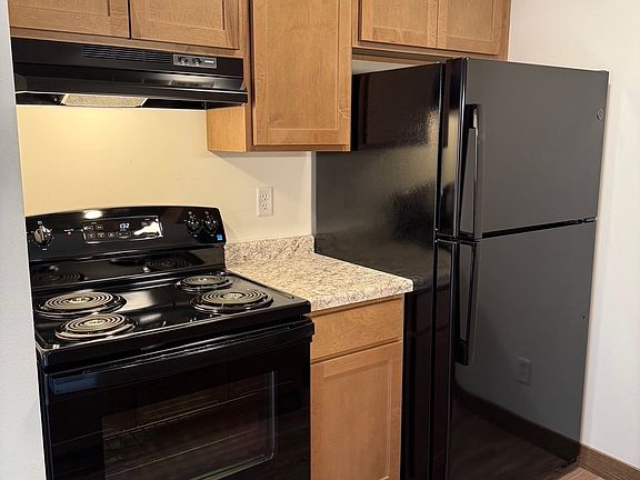 2nd image of 1111 Main St