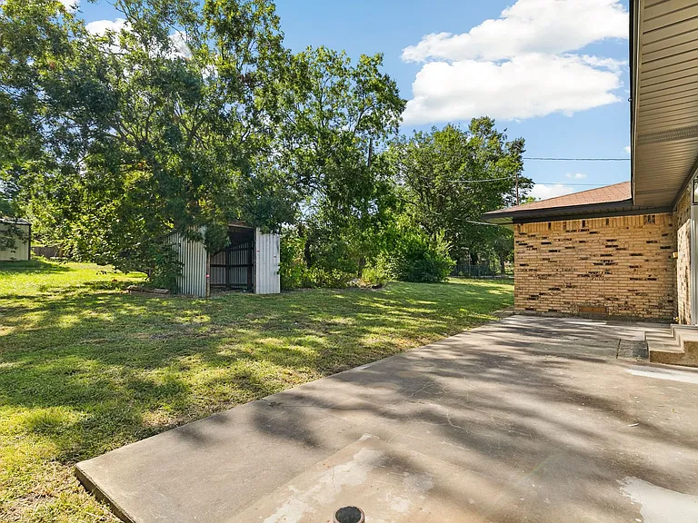 609 S Farmington Rd — Photo 14