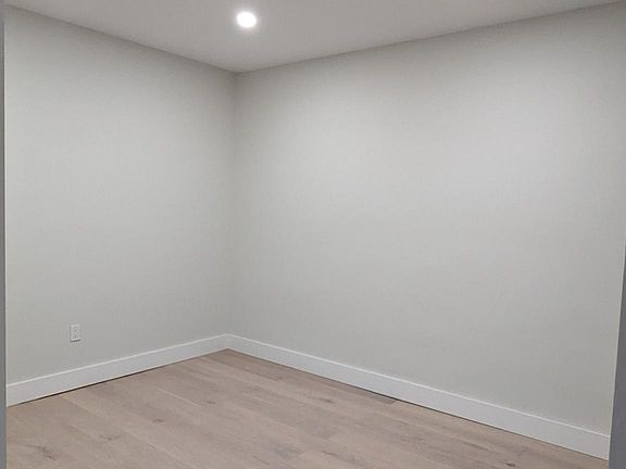 3rd image of 15 Clinton Ave Floor 2