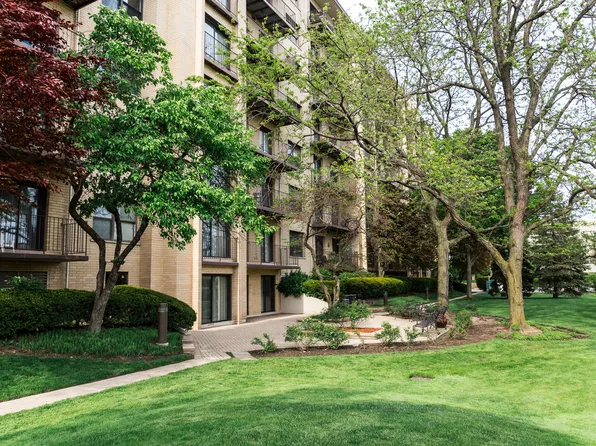 4601 W Touhy Ave APT 801, Lincolnwood, IL 60712