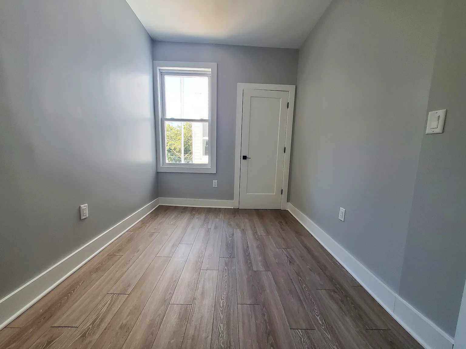 2 bed, 1000 sqft, $2,050 — Photo 4