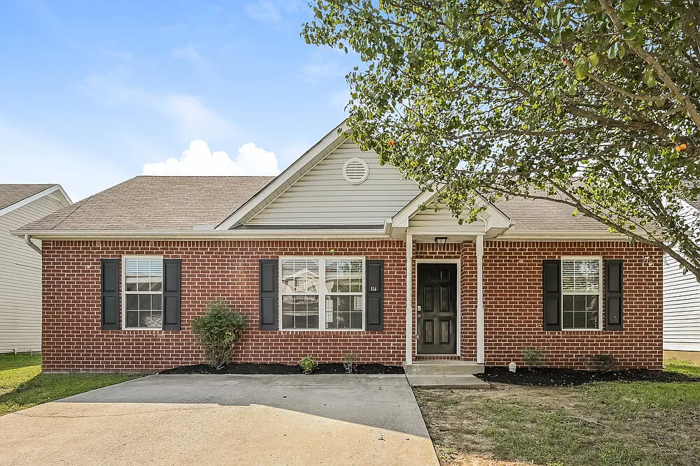 3 bed, 2.0 bath, 1122 sqft, $1,805 — Photo 1