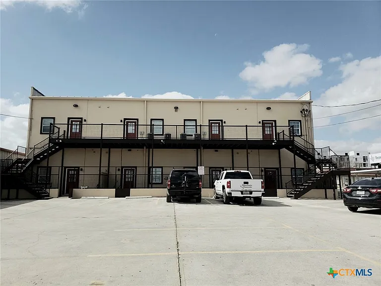 165 S Guadalupe St #211 — Photo 3