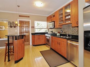 937 W Belle Plaine Ave APT 1, Chicago, IL 60613