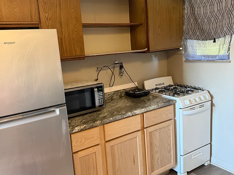 623 W Main St #11 — Photo 1
