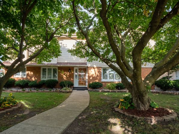 9414 S 69th Ave, Oak Lawn, IL 60453