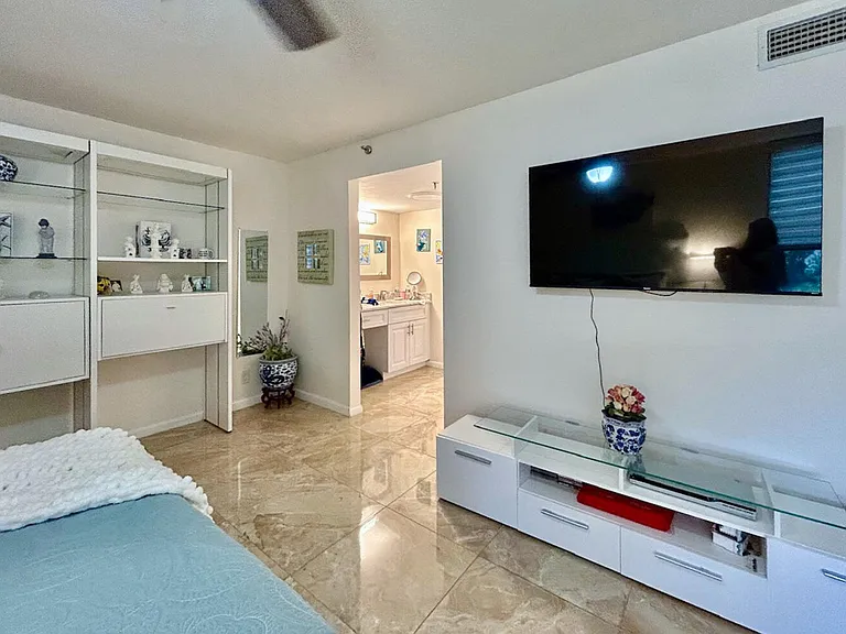 7568 Regency Lake Dr #602 — Photo 20