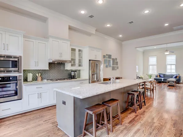 1348 W 25th St, Houston, TX 77008