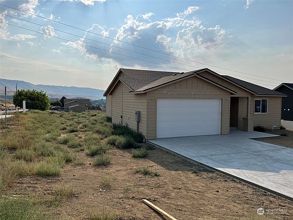 3rd image of 987 N Macaw Avenue
