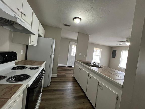 4th image of 4 Bentley Brooke Ln